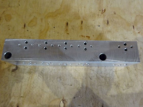 緊急操縦スタンド用スルザーターミナルストリップ