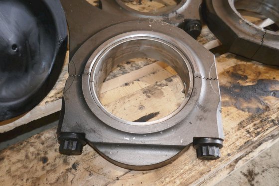 带连接杆的 MTU 活塞