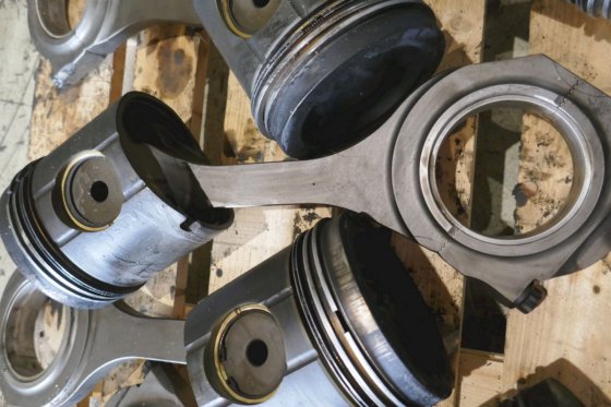 带连接杆的 MTU 活塞