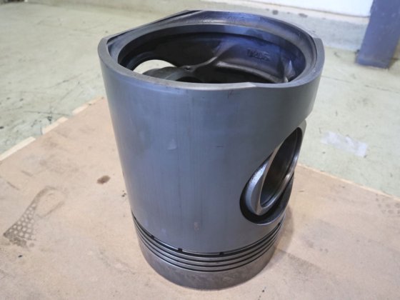 2000 洋马 N330L-EV 活塞