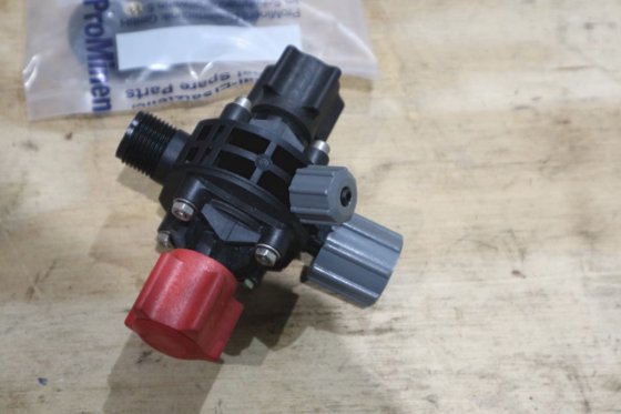 プロミネント背圧バルブ