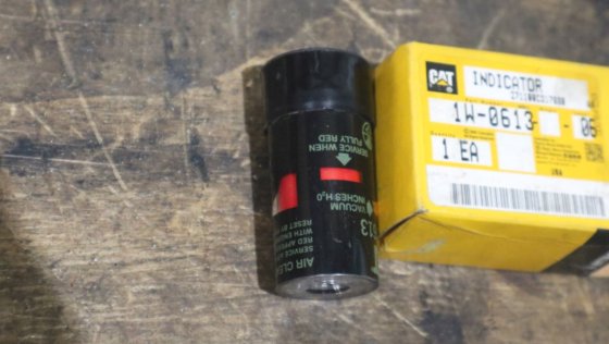 卡特彼勒指示器 - 空气过滤器维修 1W-0613