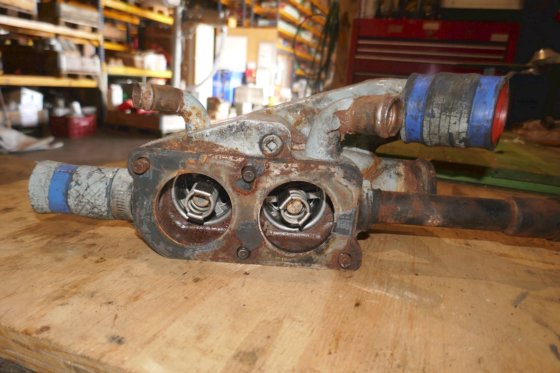 底特律柴油机 60 系列冷却器节温器壳体