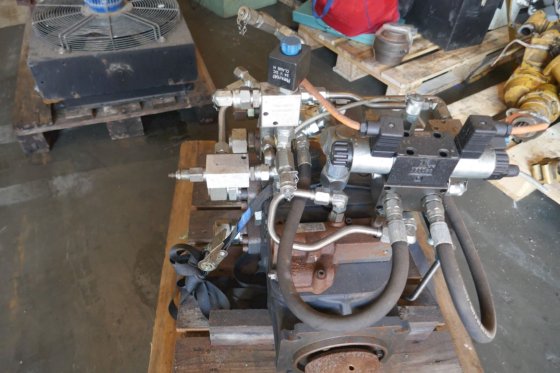 萨澳丹佛斯 90L130CB5NN8053C8H00GBA424224G005