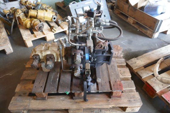 萨澳丹佛斯 90L130CB5NN8053C8H00GBA424224G005