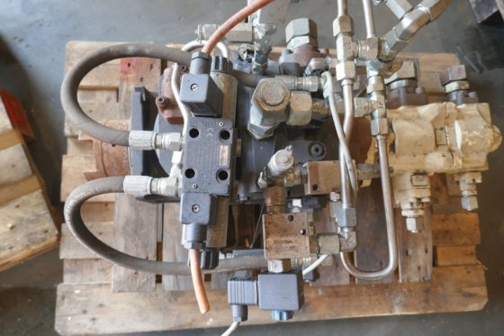 萨澳丹佛斯 90L130CB5NN8053C8H00GBA424224G005