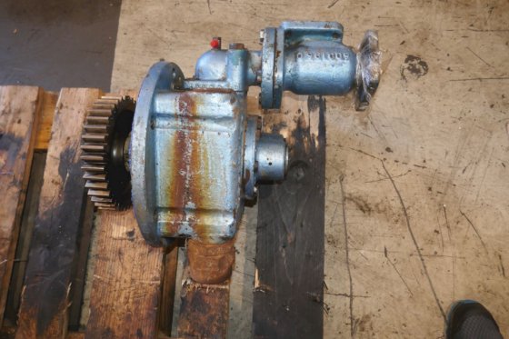 MAN B&W アルファ潤滑油ポンプ