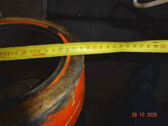 液压缸总长 2650 毫米，直径 150 毫米