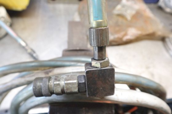 90° 角液压软管