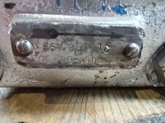 ビッカース 25V 25A 10