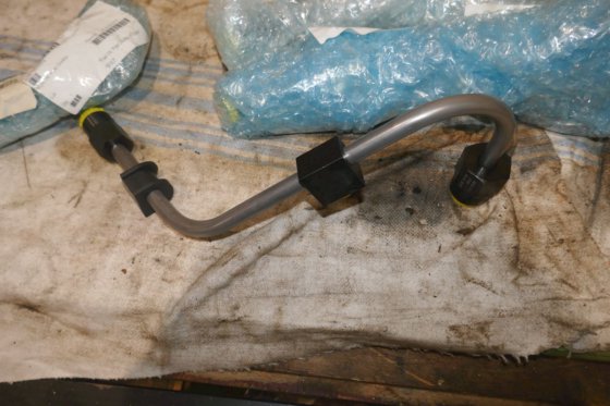 2020 卑尔根-乌尔斯坦劳斯莱斯燃油管双 W 排放口 022378