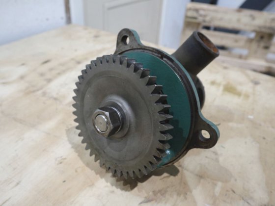 沃尔沃遍达 D-9 水泵