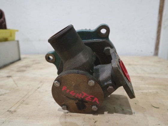 沃尔沃遍达 D-9 水泵