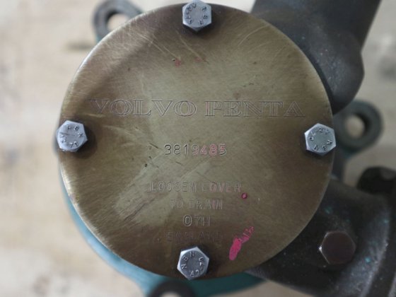 沃尔沃遍达 D-9 水泵