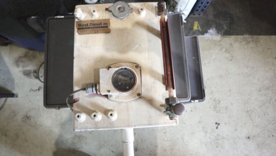 带液位开关的西部柴油机 LT 水箱