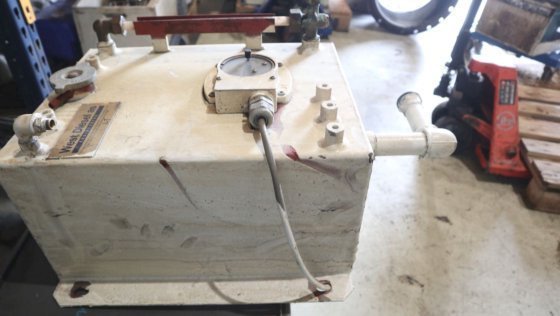 带液位开关的西部柴油机 LT 水箱