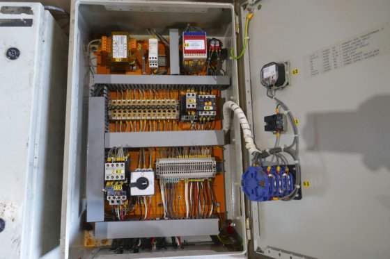 乌尔斯坦坦菲尤尔（Ulstein Tenfjord）转向器电源和启动箱