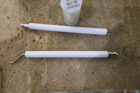 PyroFabrikken A/S 喷嘴、点火电极和光敏电阻