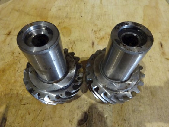 用于驱动器的苏尔寿螺旋齿轮轴