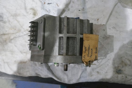 海因茨曼带旋转输出的直动式无刷执行器 StG 2040SC