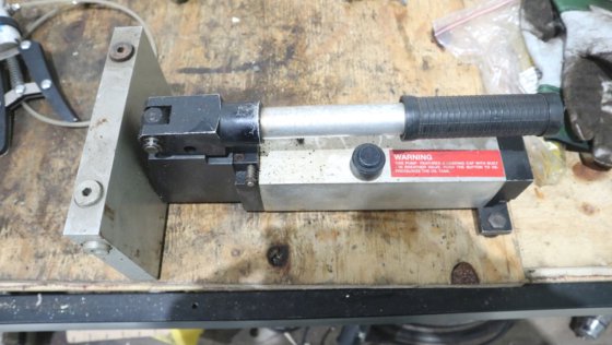 ポータブル圧力計校正器