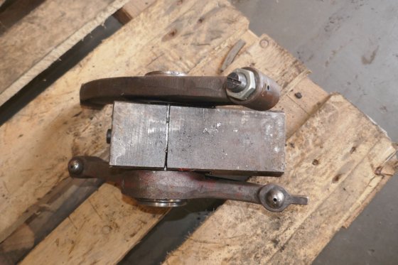 ヤンマー ロッカーアームブリッジ N330