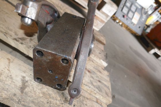 ヤンマー ロッカーアームブリッジ N330