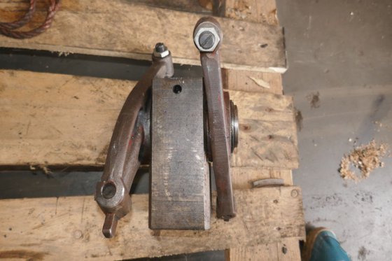 ヤンマー ロッカーアームブリッジ N330