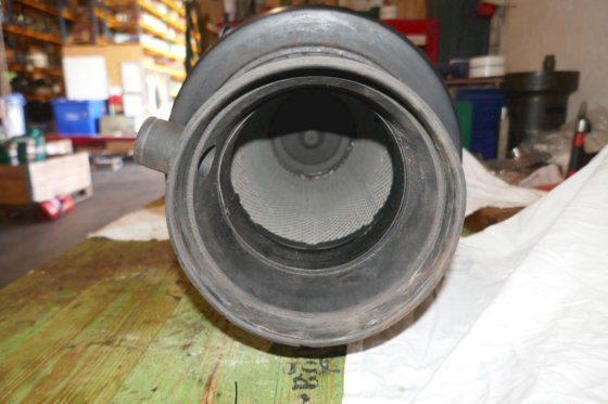 ボルボペンタ エアクリーナーアッセンブリー 21196916