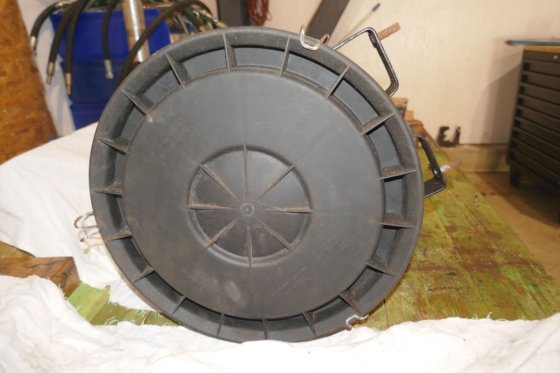 ボルボペンタ エアクリーナーアッセンブリー 21196916