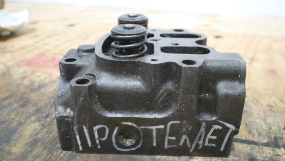 メルセデス シリンダーヘッド