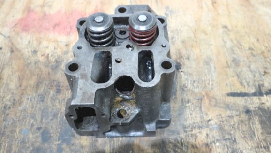 メルセデス シリンダーヘッド