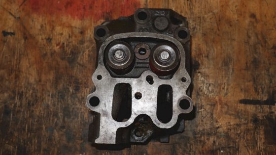 メルセデス シリンダーヘッド