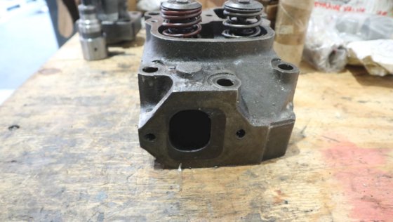 メルセデス シリンダーヘッド