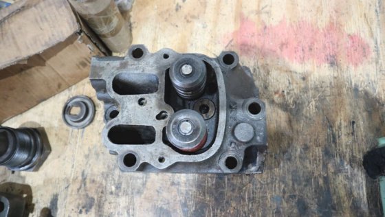 メルセデス シリンダーヘッド