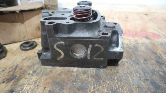 メルセデス シリンダーヘッド