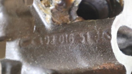 メルセデス シリンダーヘッド