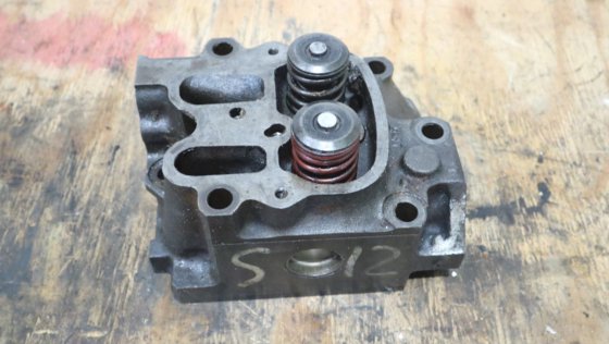 メルセデス シリンダーヘッド