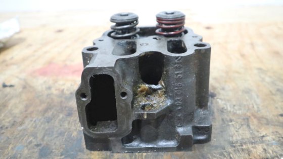 メルセデス シリンダーヘッド