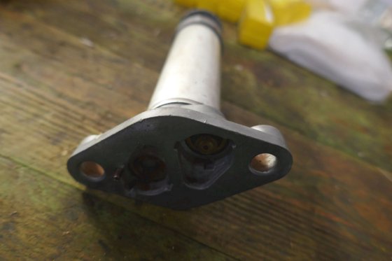 卡特彼勒燃油手动泵短路