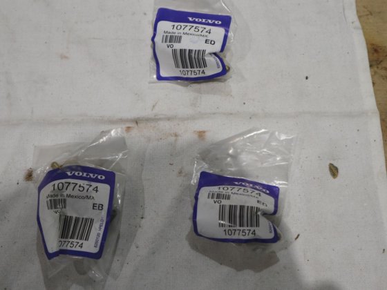 沃尔沃遍达机油滤清器和机油管路传感器