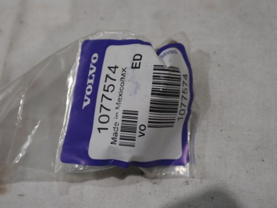 沃尔沃遍达机油滤清器和机油管路传感器