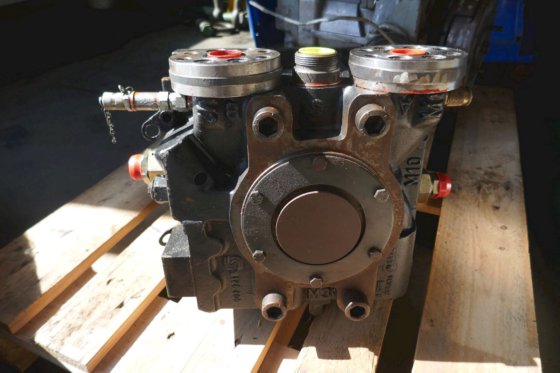 萨澳丹佛斯轴向柱塞泵 90R180