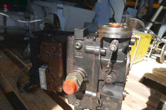 萨澳丹佛斯轴向柱塞泵 90R180