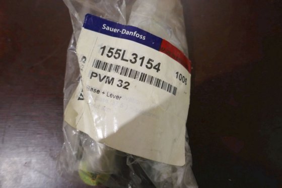 萨澳丹佛斯 PVG 控制杆和底座 PVM 32