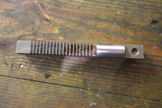 博世燃油泵支架