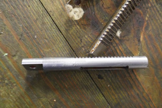 博世燃油泵支架