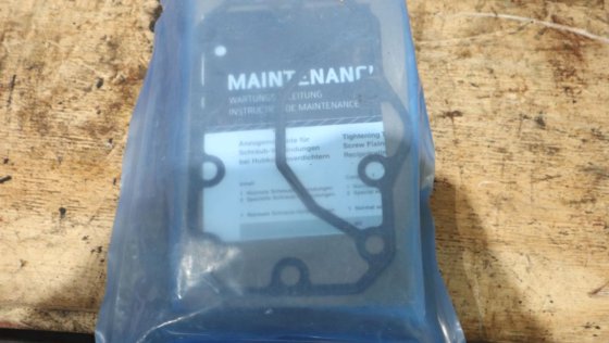 Bitzer ガスケット付シリンダーヘッド 空冷 30236020