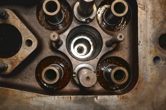 ノハブ極シリンダーヘッド