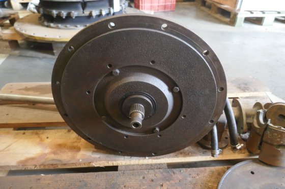 沃尔沃遍达齿轮箱和螺旋桨轴